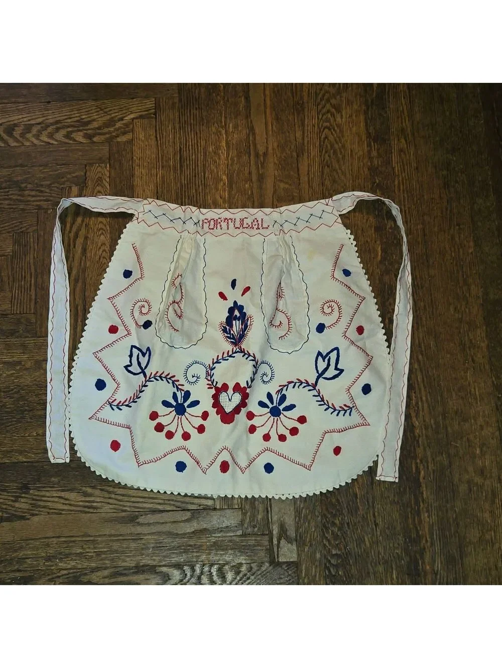 Vtg Portugal Handmade White Embroidered Apron Pockets Traditional Floral Heart